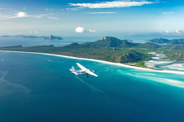 jucy campervan hire cairns plane736px x 490px whitsundays-airlie-beach-flying-islands
